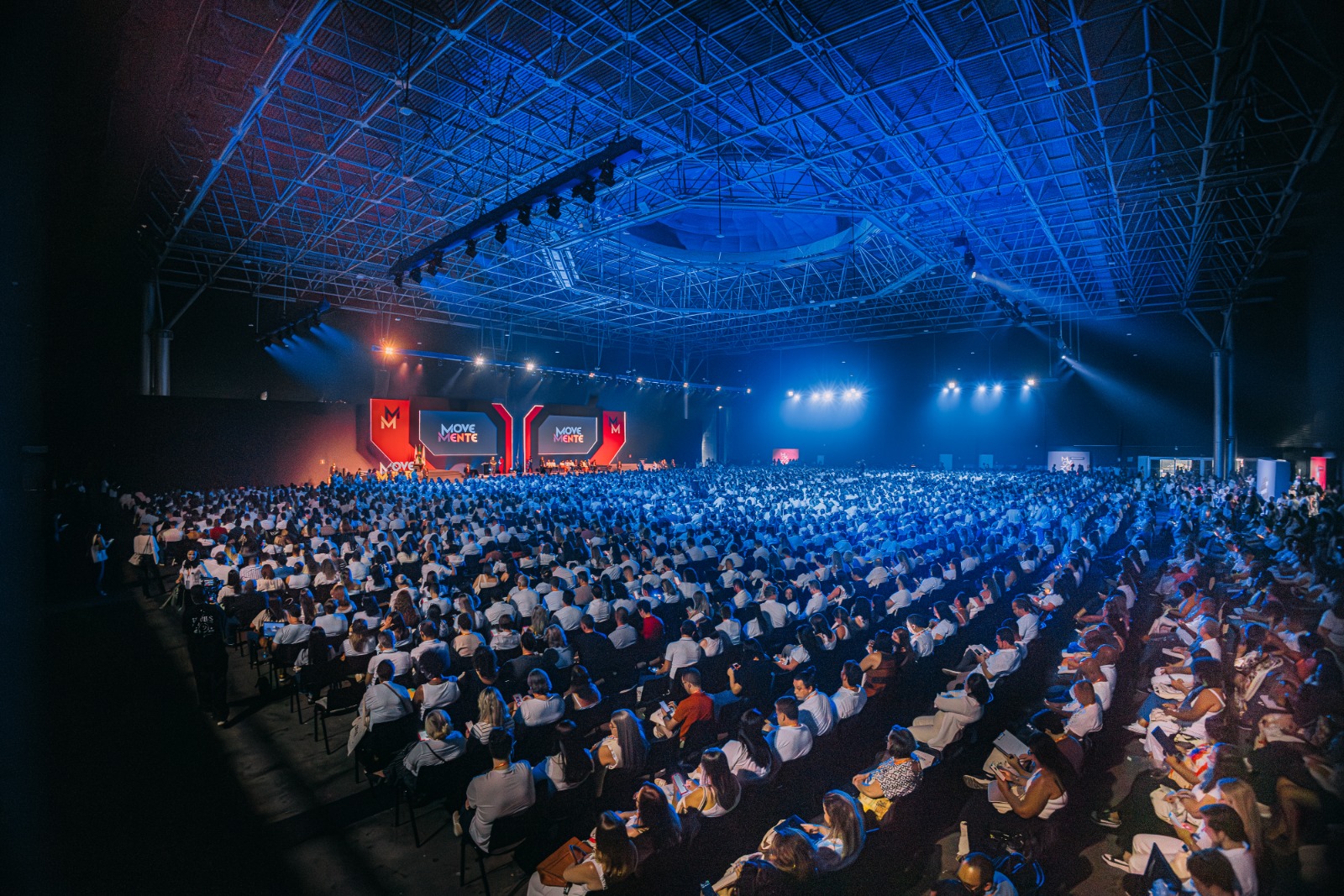 Educação anuncia investimentos em tecnologia para modernizar a rede pública de Minas Gerais durante encontro com gestores